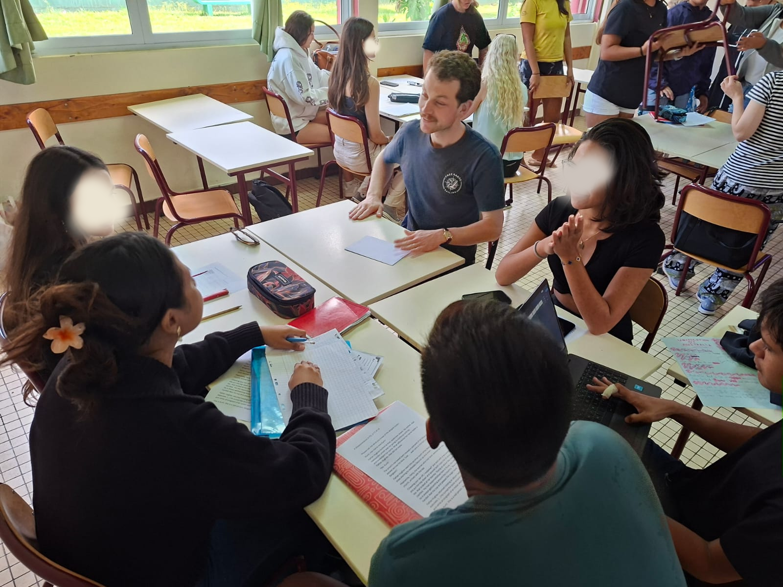 Image dans le lycée floutée Image dans le lycée floutée