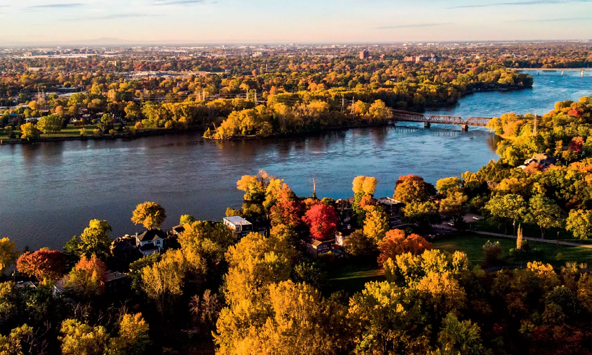 Le changement de saisons : Voir la nature se transformer, des couleurs de l'automne au manteau neigeux de l'hiver, a été l'un des moments les plus marquants de son voyage.
